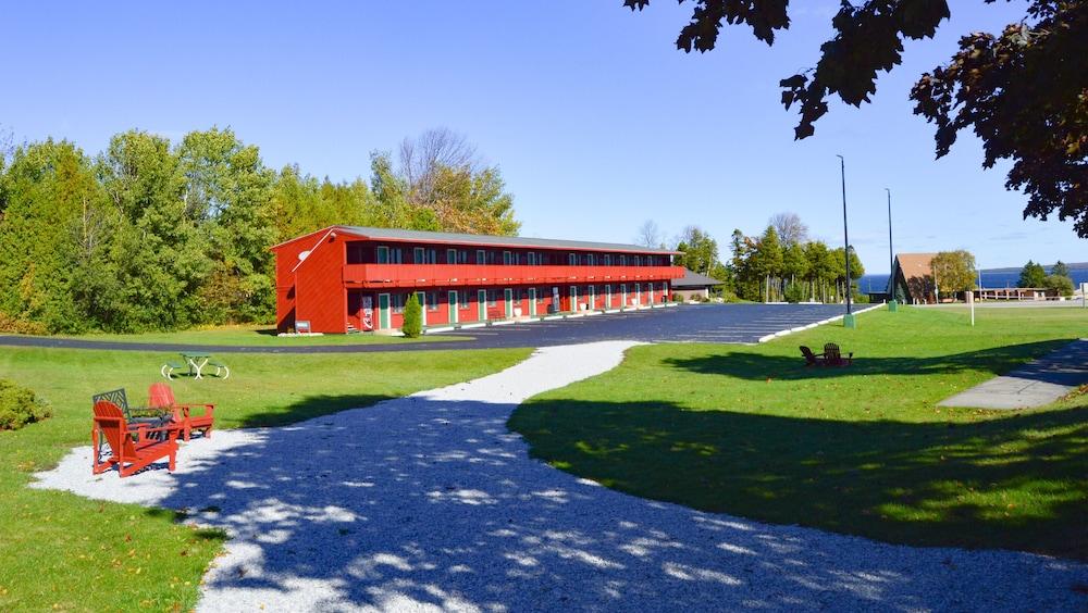 Cedar Hill Lodge photo 30