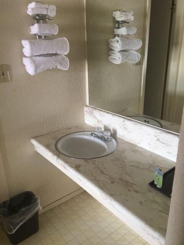 Caravan inn photo 10
