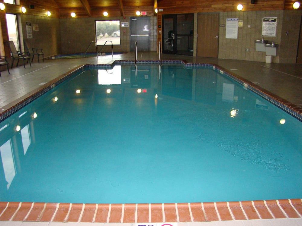 AmericInn by Wyndham Kewanee photo 4