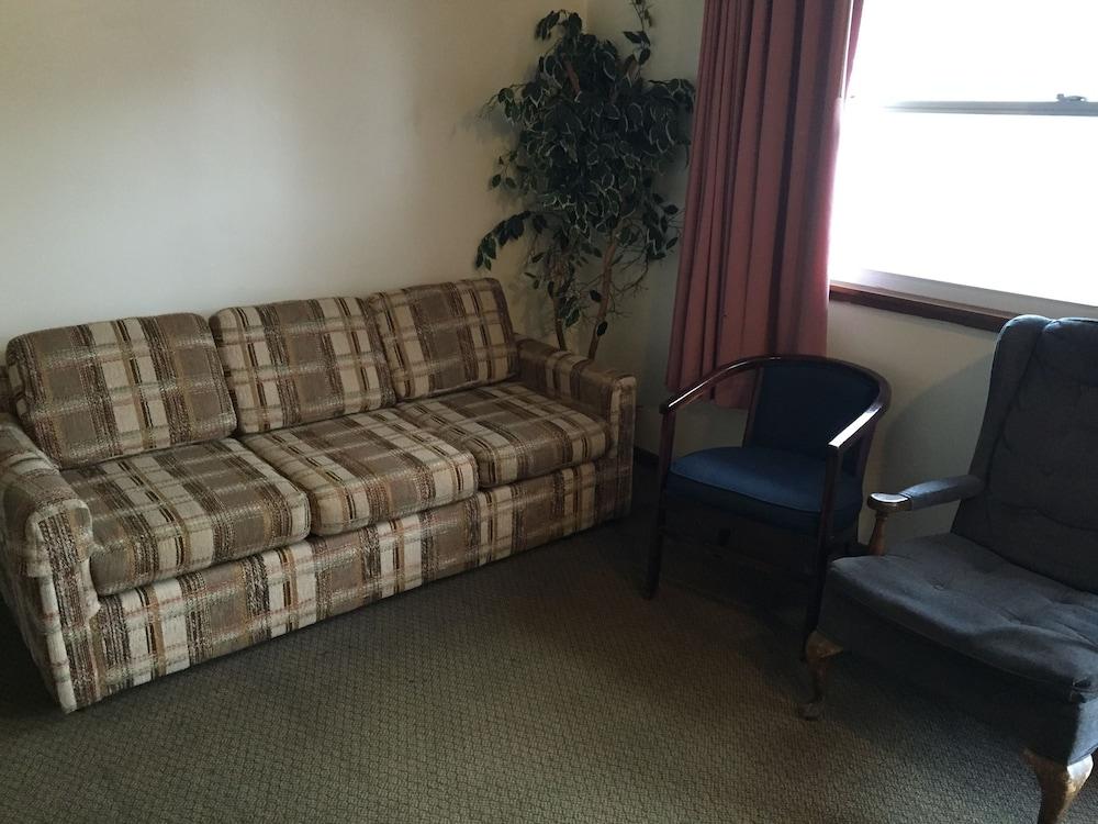 Double A Motel photo 45