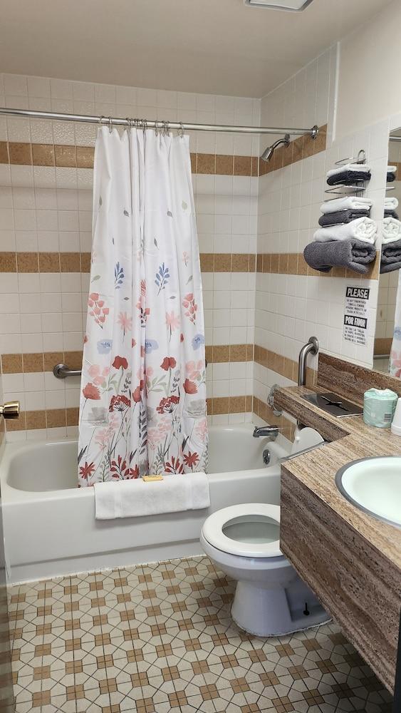 Golden Arrow Motel photo 28