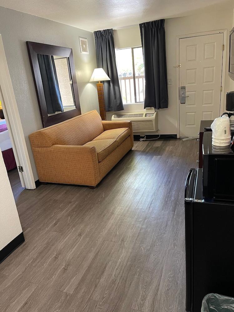 Motel 6 Tempe, AZ – Elliot Road photo 34