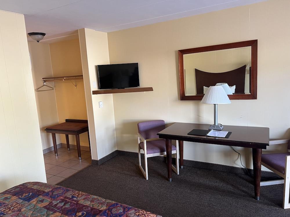 All Star Inn & Suites photo 44