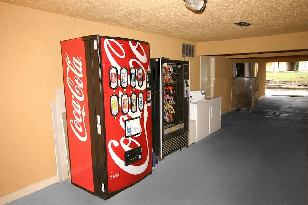 Days Inn by Wyndham DeFuniak Springs photo 17
