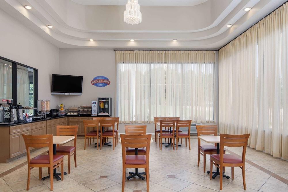 Baymont Inn and Suites Douglasville Atlanta photo 14