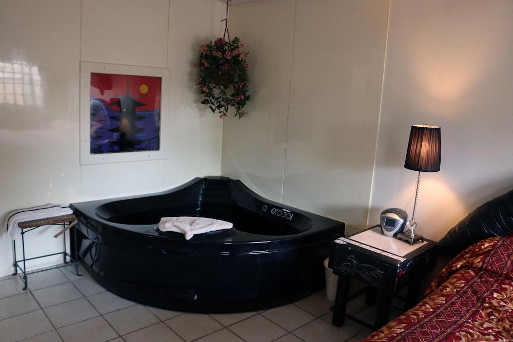 Bedford Inn photo 37