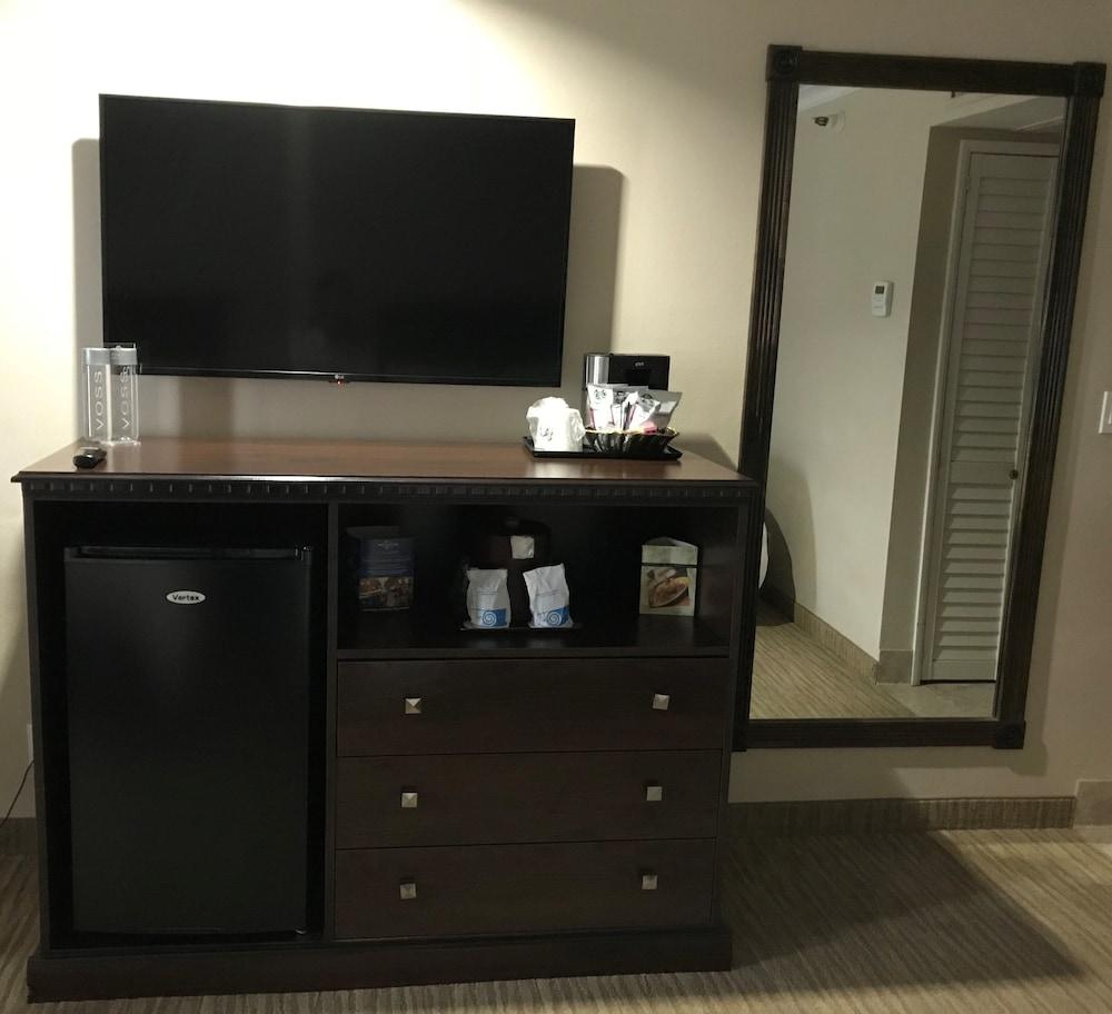 Coast Burbank Hotel photo 17