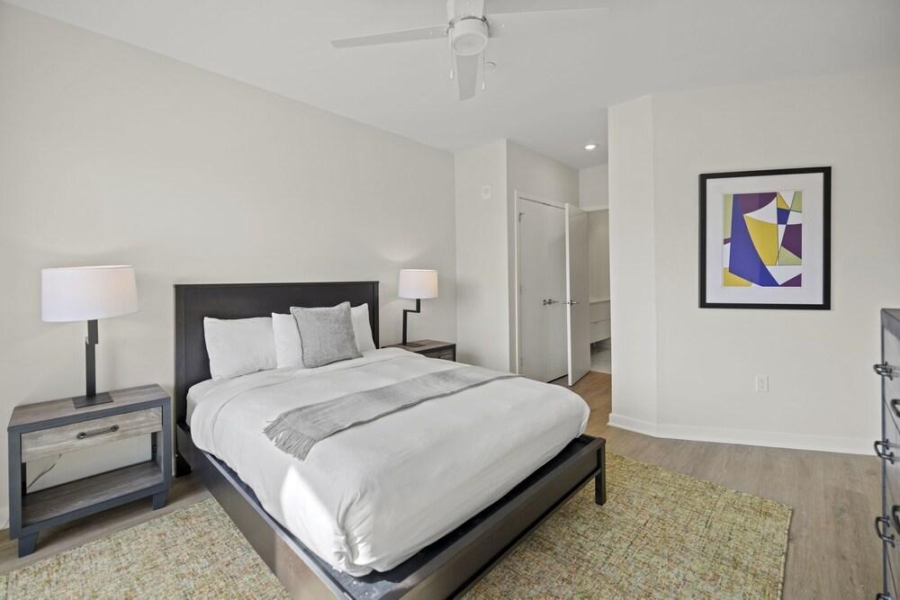 Placemakr Cathedral Heights photo 7