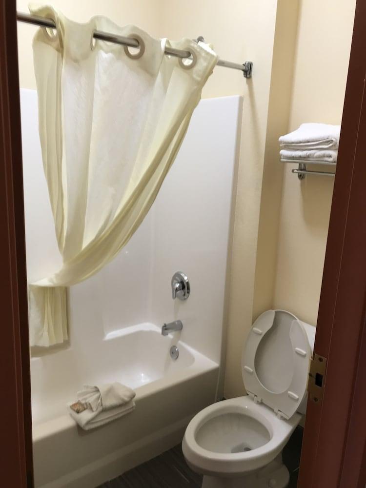 Econo Lodge Brunswick Travel Center photo 18