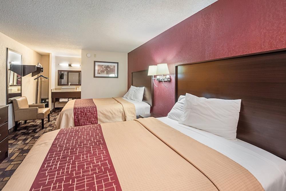 Red Roof Inn Anderson, IN photo 13