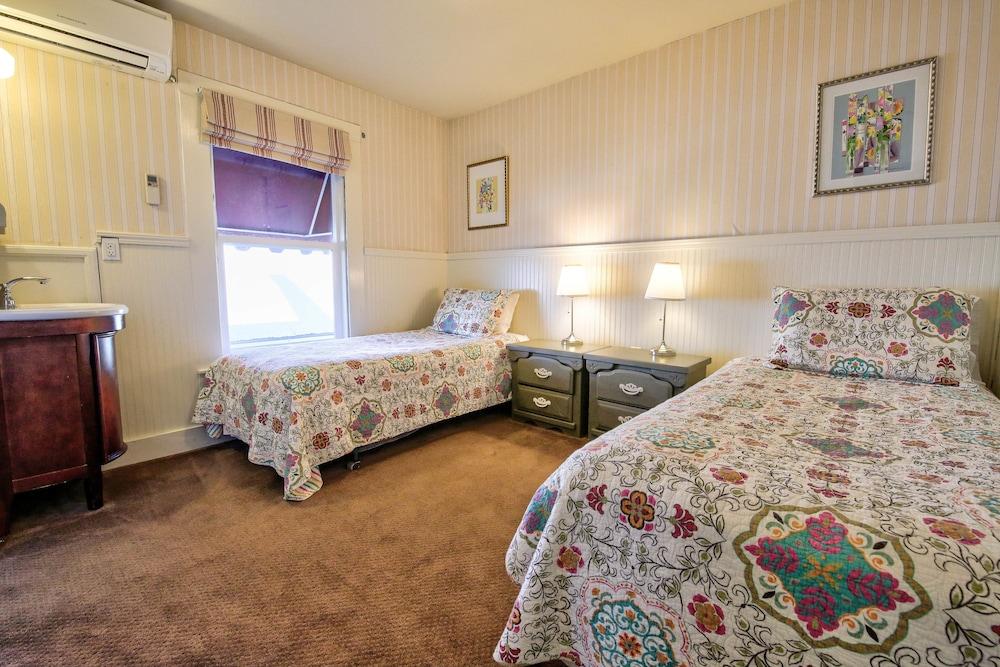 Hotel Charlotte photo 42
