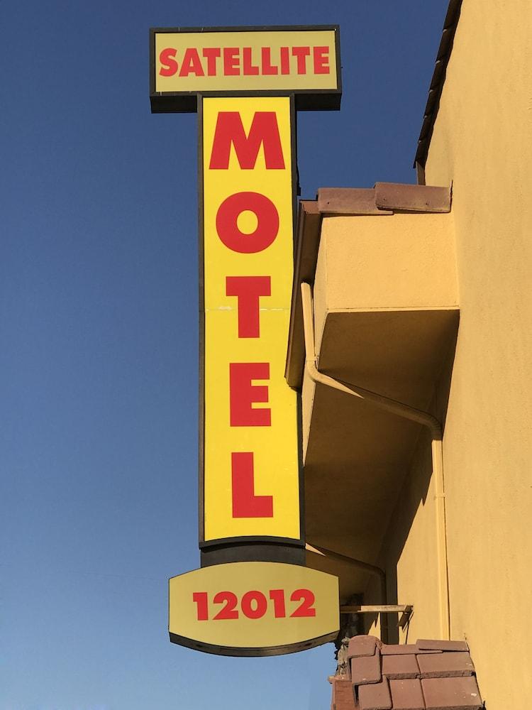 Satellite Motel photo 9