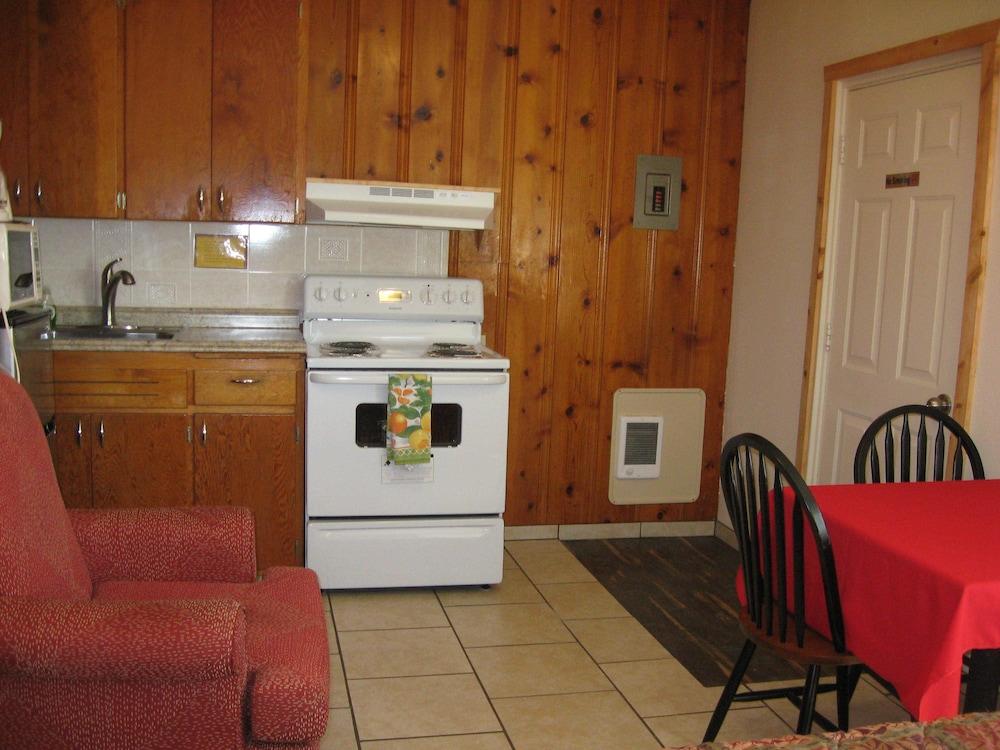 Masters Inn photo 11