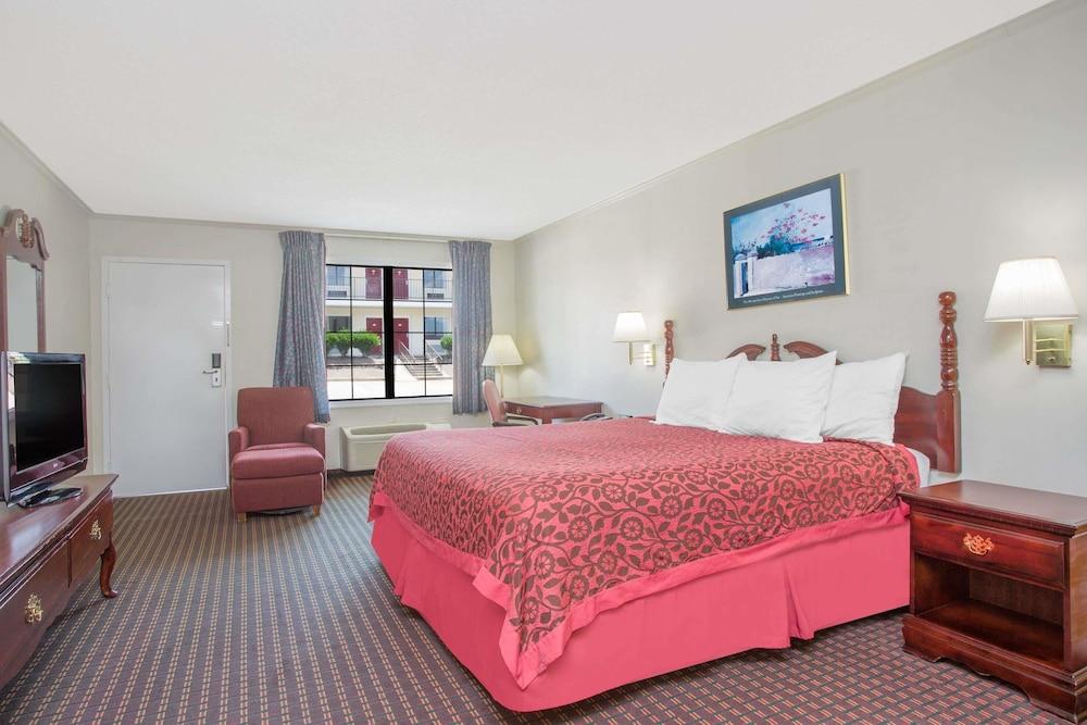 Days Inn by Wyndham Milledgeville photo 9
