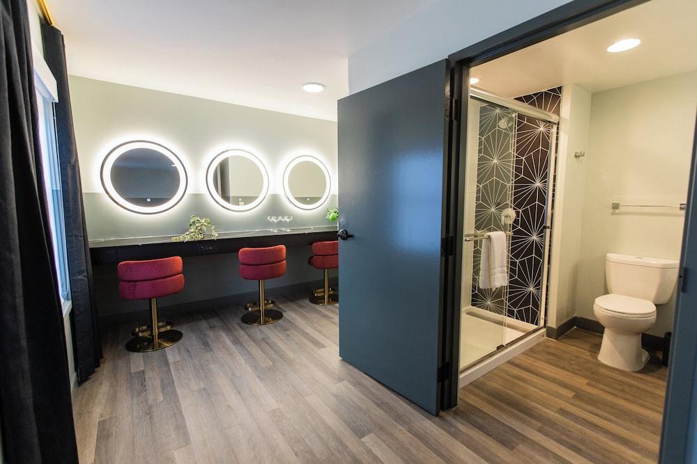 voco The Darwin Atlanta Midtown by IHG photo 23