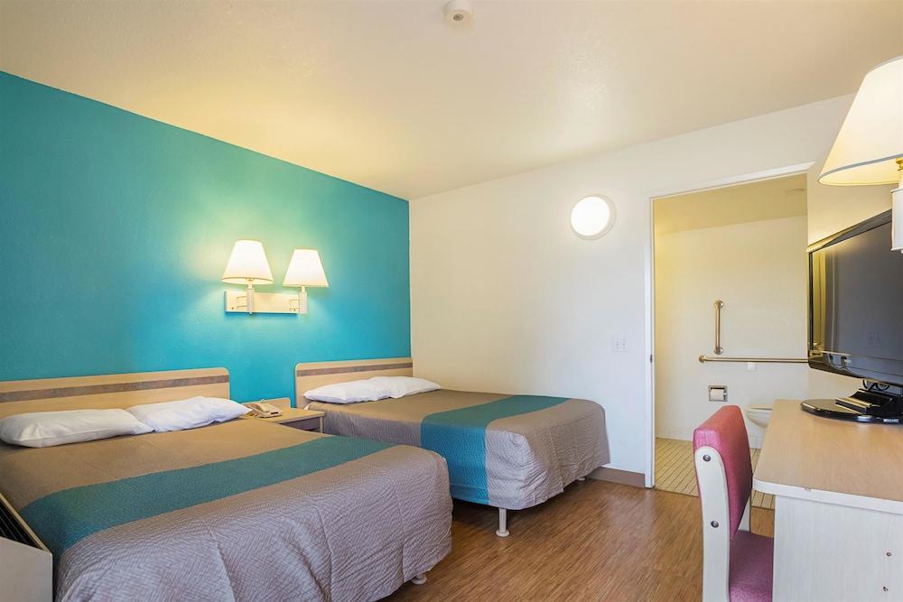 Motel 6 Rochester, MN photo 4