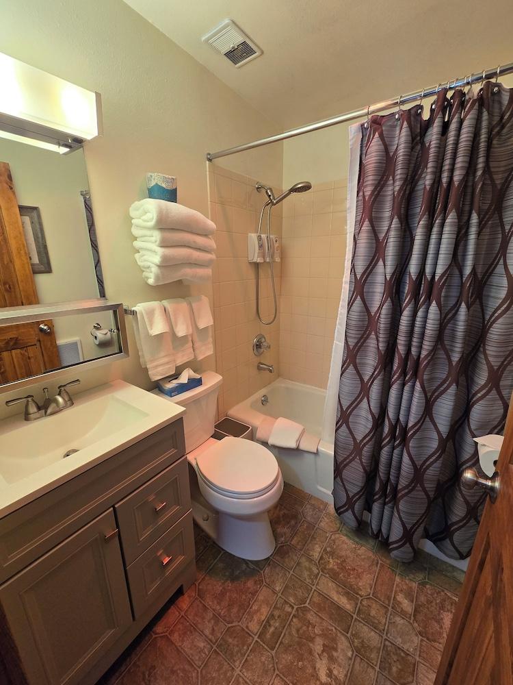 Chateau Rouge Condominiums photo 57