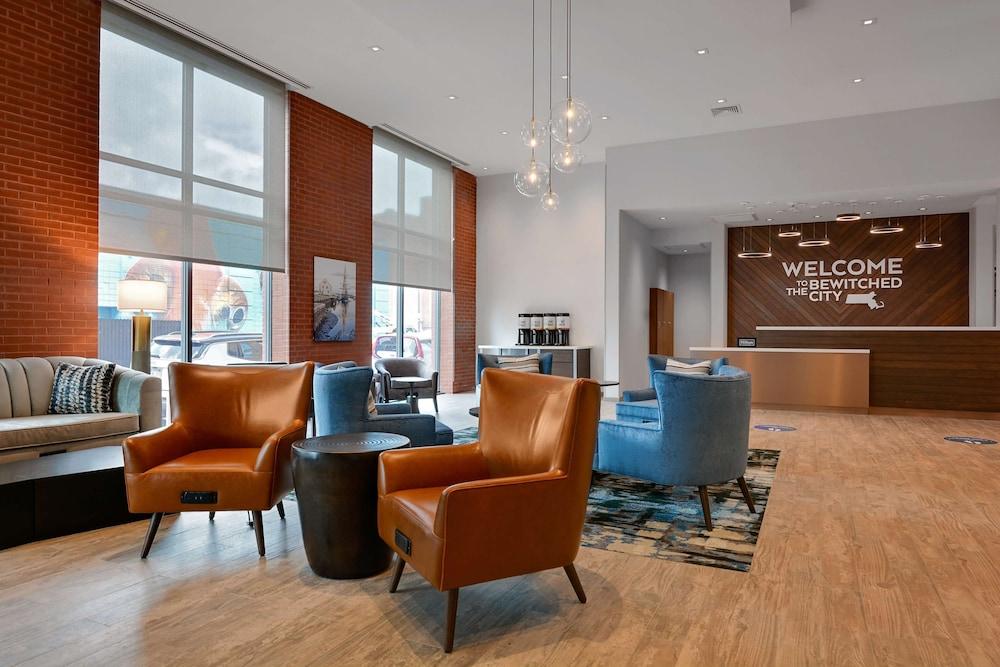 Hampton Inn Salem Boston photo 6