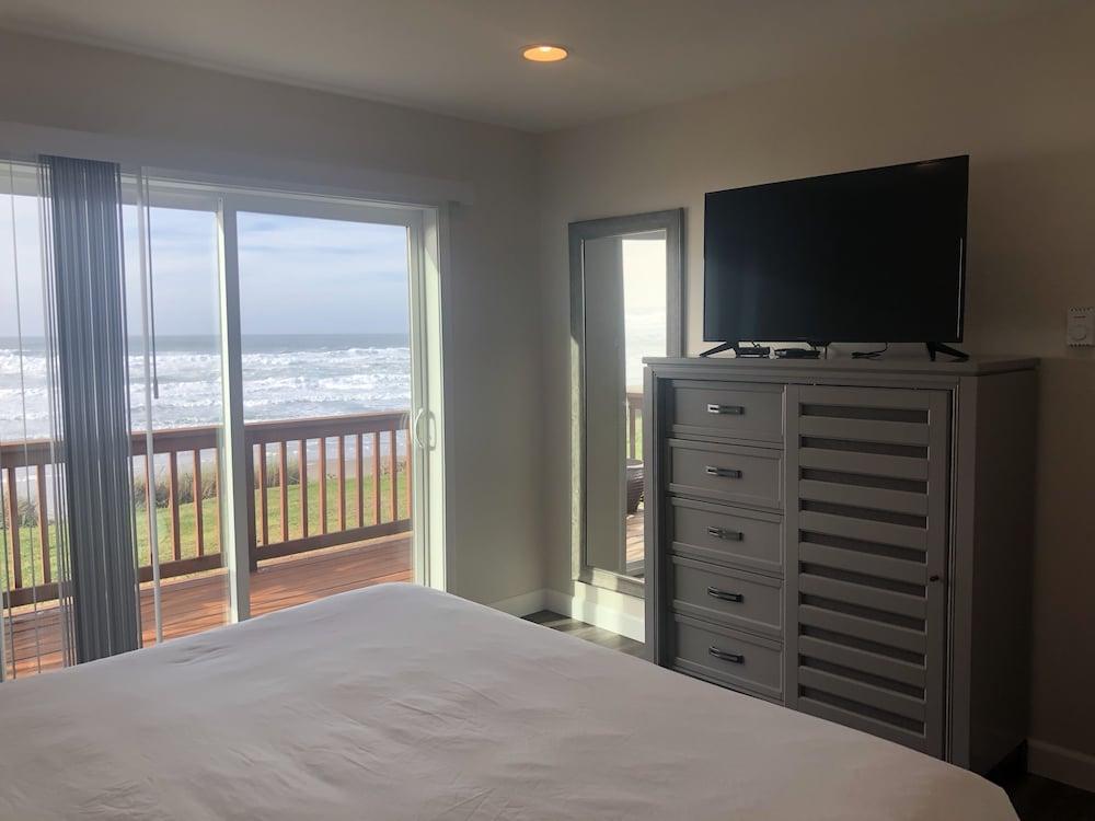 Sailor Jack's Oceanfront Inn photo 34