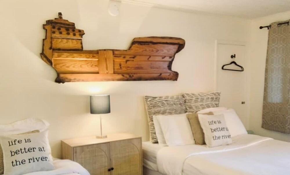 Wooden Boat Inn photo 51