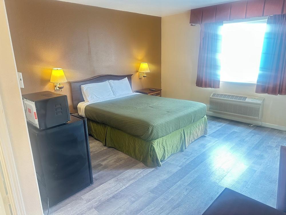 ROYAL INN photo 5