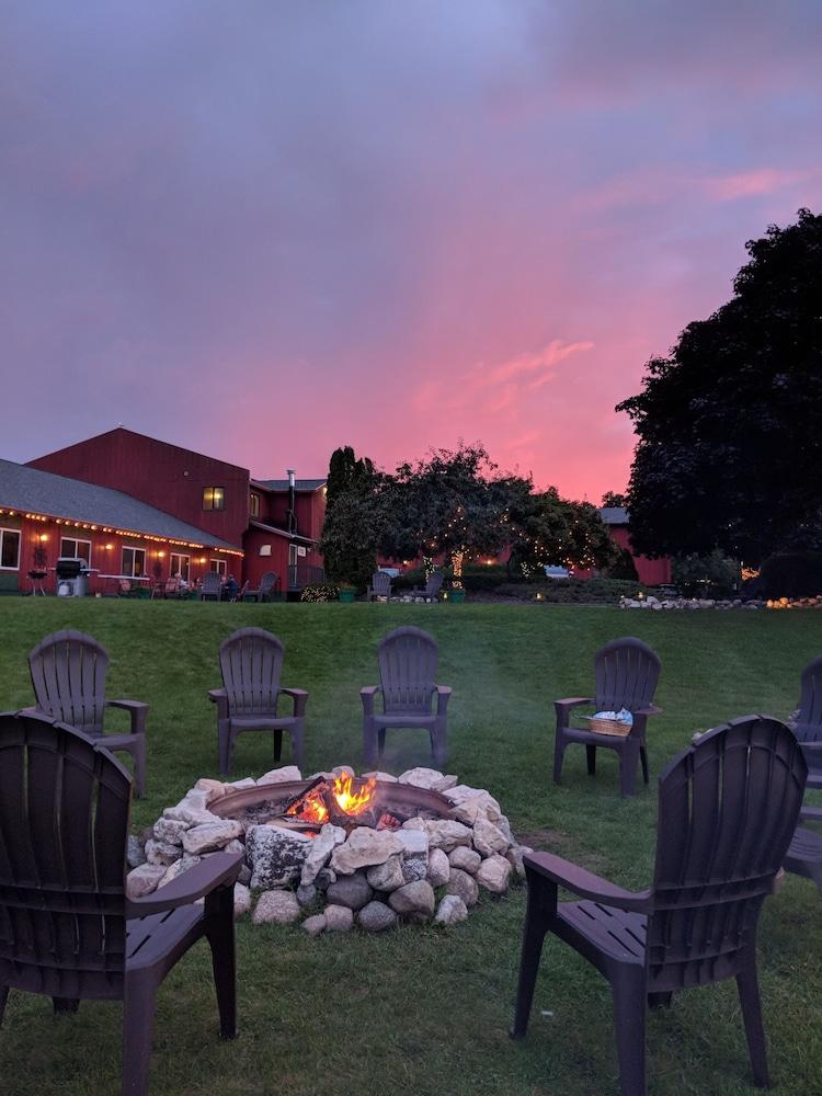 Cedar Hill Lodge photo 26