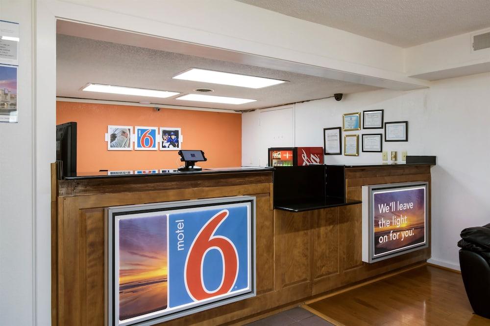 Econo Lodge photo 3