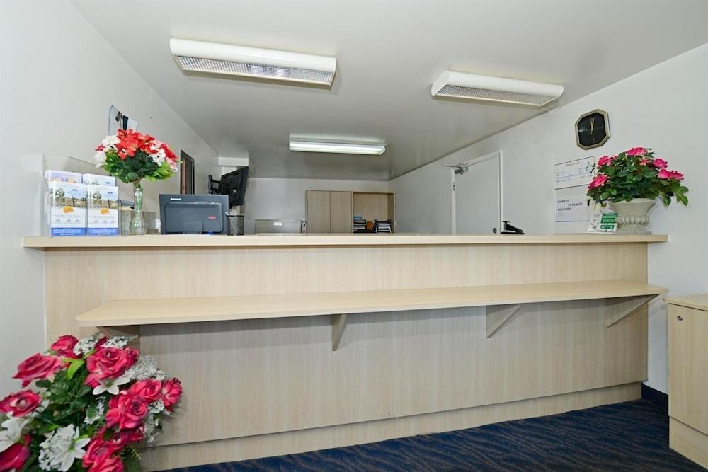 Americas Best Value Inn Battle Creek photo 2