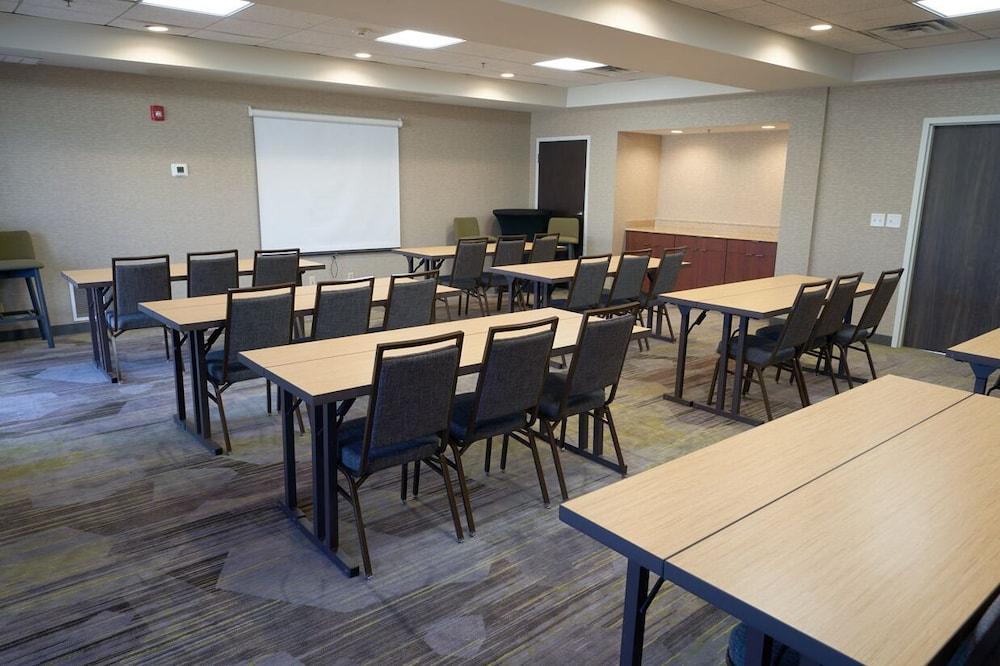 Courtyard By Marriott Bentonville photo 23