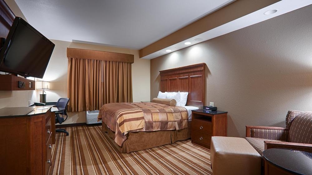 Best Western Plus KC Speedway Inn & Suites photo 3