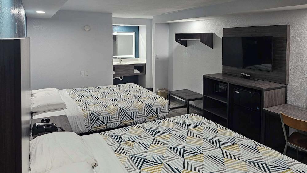Motel 6 Memphis, TN - Graceland photo 3