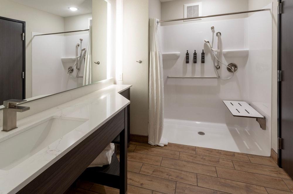 GrandStay Hotel & Suites Algona IA photo 16