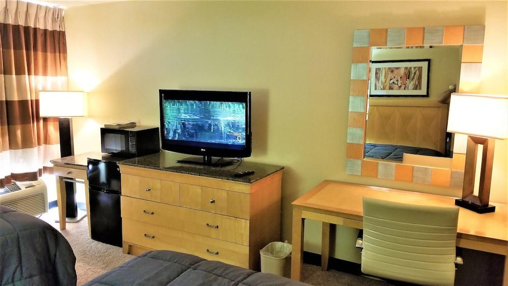 Madison Inn and Suites photo 69