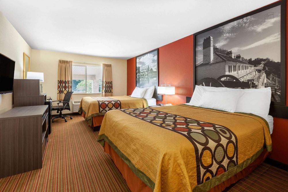 Super 8 by Wyndham Big Rapids photo 15