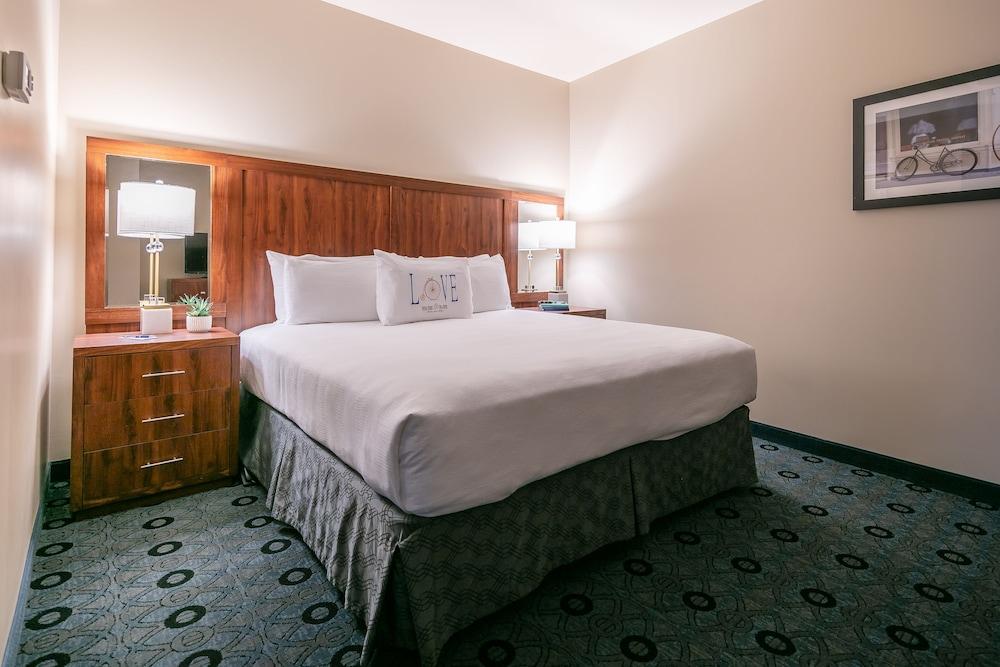 Bicycle Street Inn and Suites photo 15