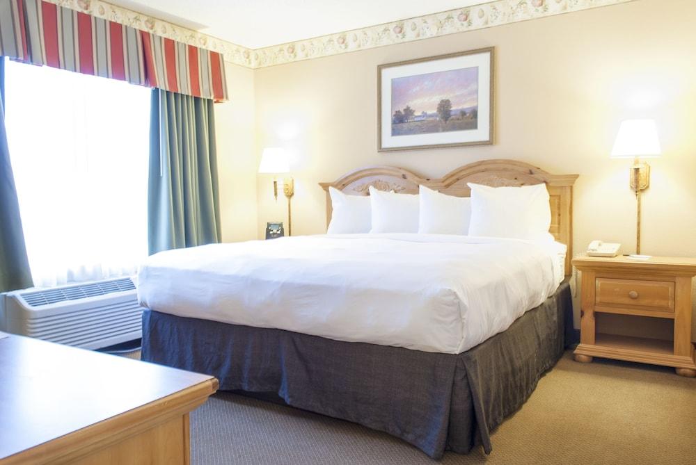 Country Inn & Suites by Radisson, Cedar Falls, IA photo 17