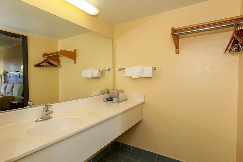 Budget Inn photo 23