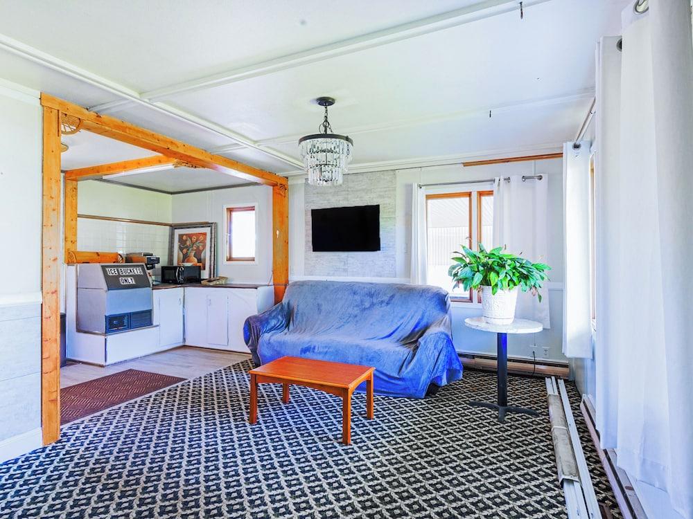 Country Hearth Inn & Suites By OYO Sturgis photo 3