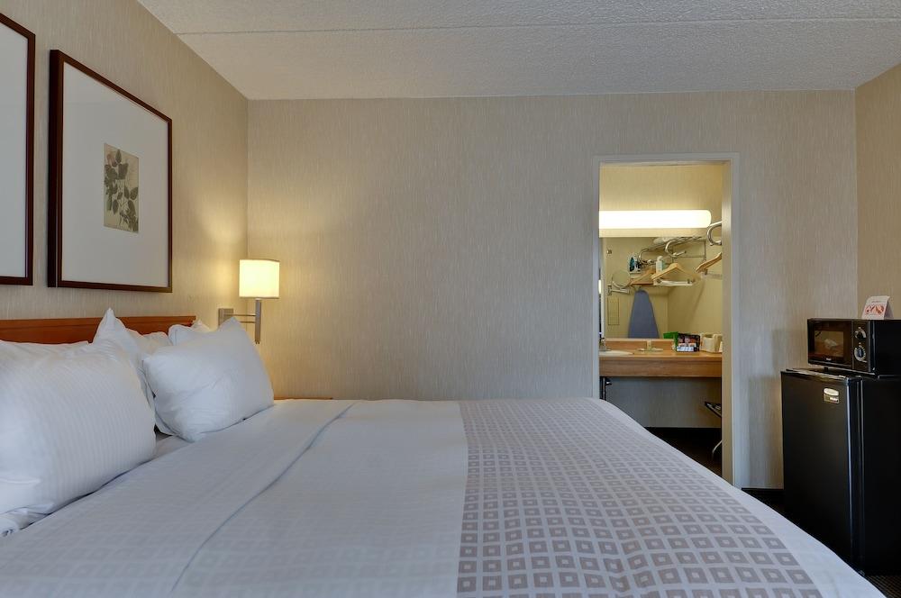 Vagabond Inn Executive Old Town photo 2