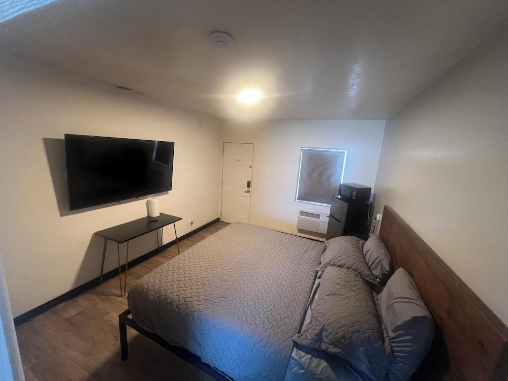 Mac's Motel photo 8