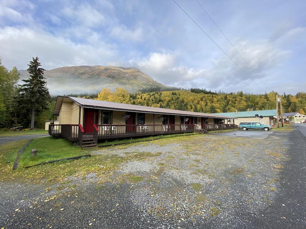 Trail Lake Lodge photo 12