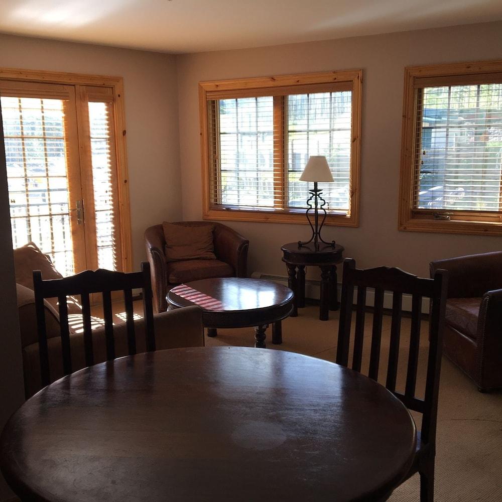 Snakedance Condominiums photo 10
