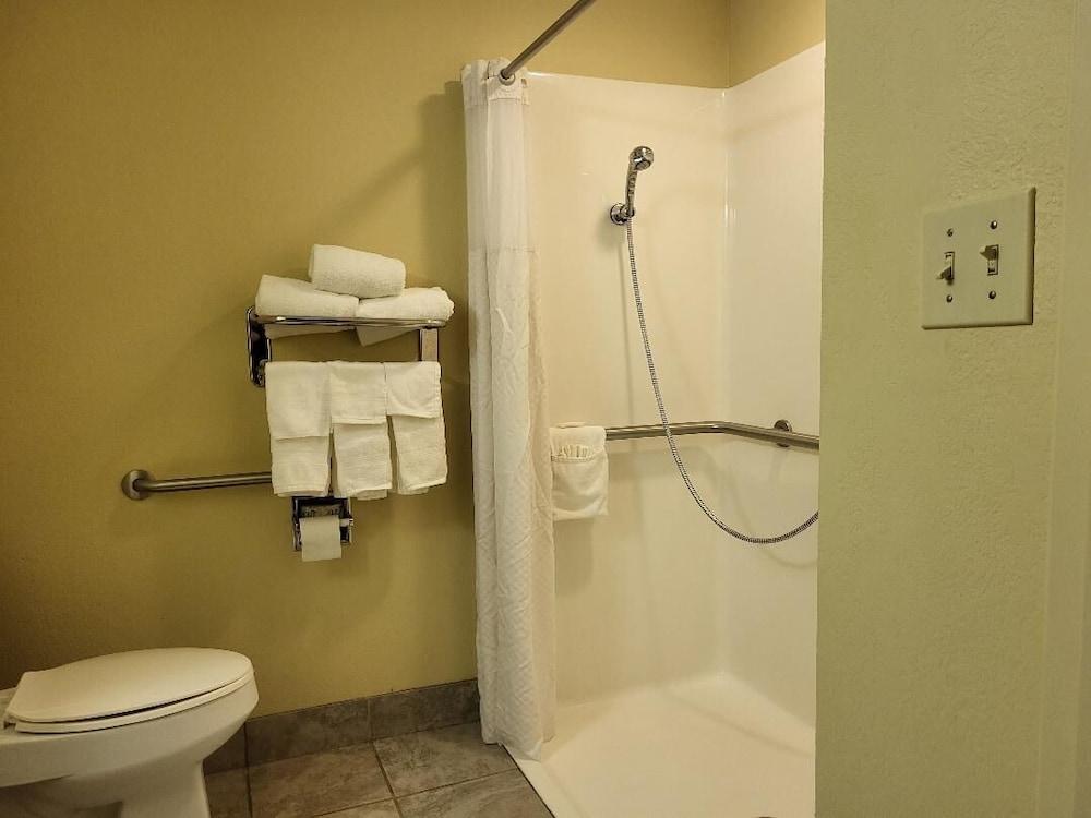 Starkville Inn & Suites photo 37