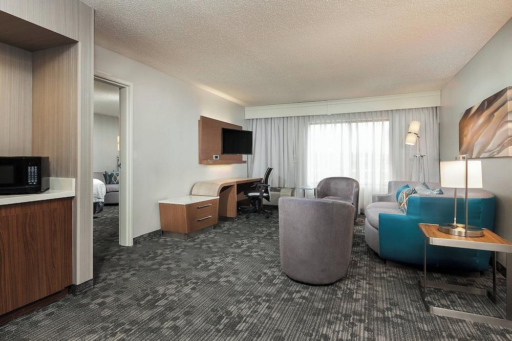 Courtyard by Marriott Dallas Mesquite photo 11