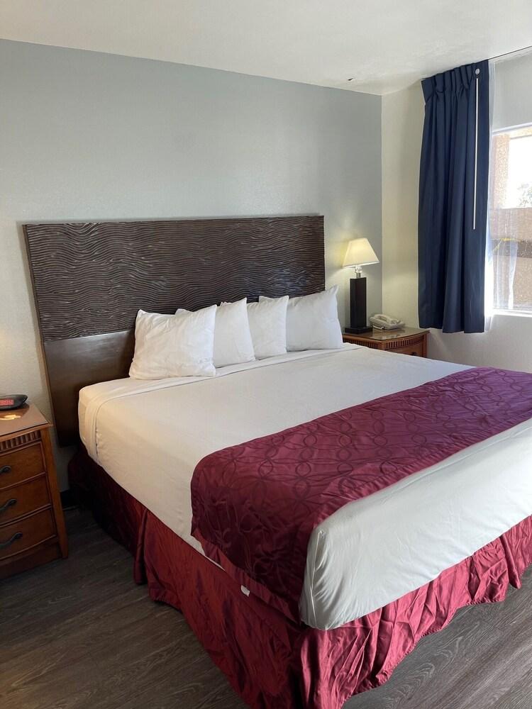 Motel 6 Tempe, AZ – Elliot Road photo 14