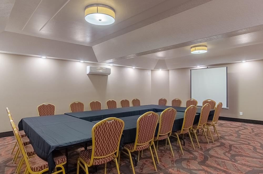 Quality Inn Buffalo photo 47