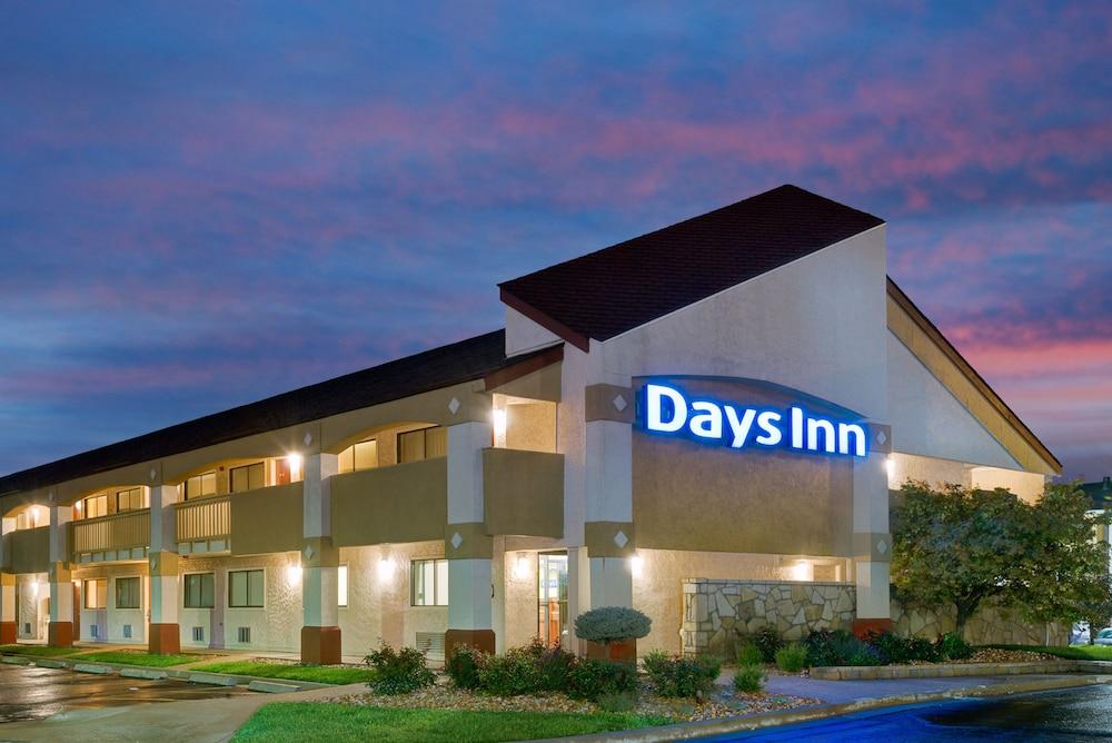 Days Inn by Wyndham Overland Park/Metcalf/Convention Center photo 4