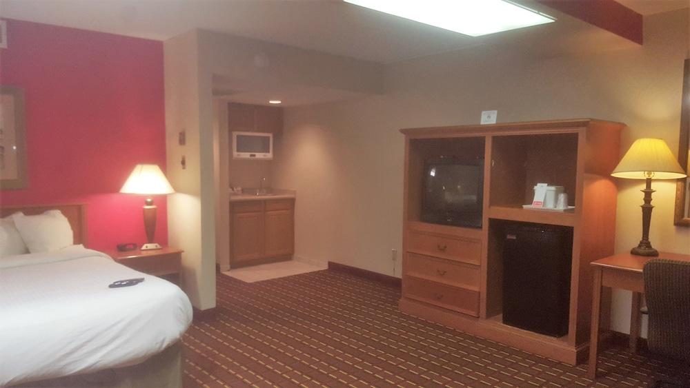 Salina Ambassador Hotel and Conference Center photo 24