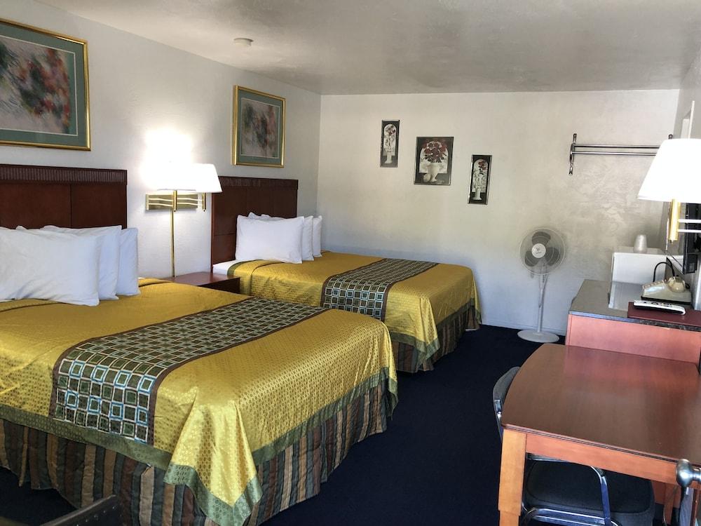 Best Budget Inn photo 18