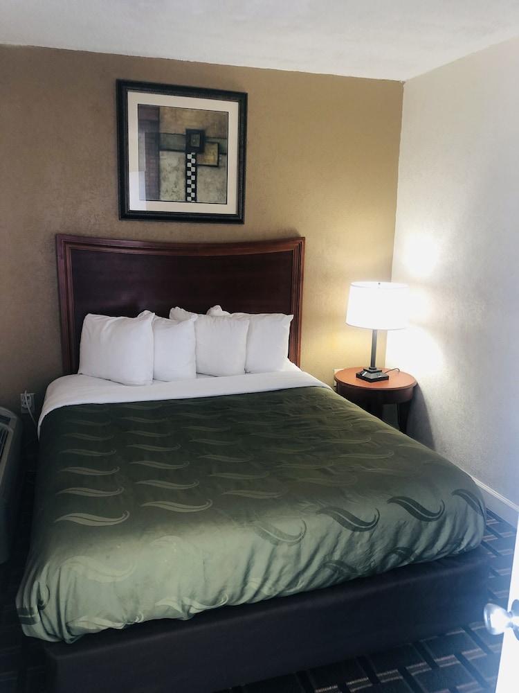 Quail Inn & Suites photo 26